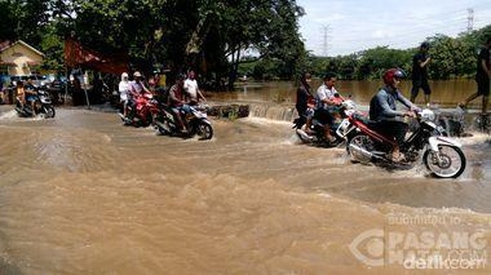 Danau Meluap, Jalan Raya Cikeas Bogor Terendam Banjir