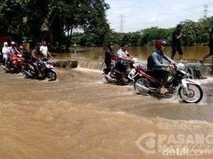 Danau Meluap, Jalan Raya Cikeas Bogor Terendam Banjir