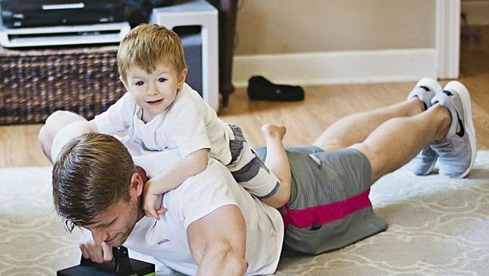 Kapanpun Bisa Jadi Ayah, Tapi Pria Dianjurkan Tidak Menunda-nunda