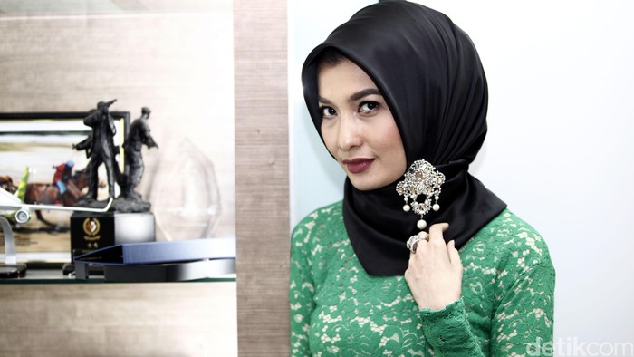 Arzetty Bilbina memiliki nama lengkap Arzetty Bilbina Setiawan saat berkunjung ke kantor detikcom. Reno/detikcom.