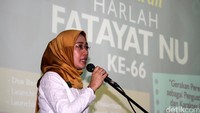Ketua Fatayat NU Anggia Ermarini memberikan sambutan.