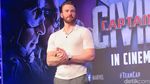 Chris Evans Tanpa Kostum Captain America di Singapura