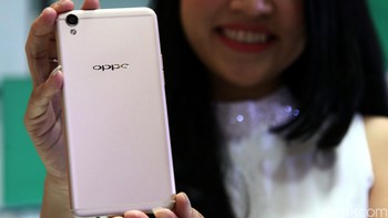 Kemampuan kamera depan di Oppo F1 Plus mencapai 16 MP.