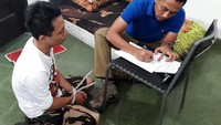 Sebelumnya Agus diburu ke sejumlah lokasi oleh tim gabungan, atas dugaan membunuh dan memutilasi Nuri. Pria yang bekerja sebagai kepala RM Padang Gumarang, Cikupa, Kabupaten Tangerang itu kabur sejak Rabu (13/4), beberapa jam sebelum mayat korban ditemukan. (Istimewa)