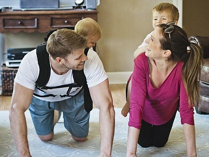 Seru! Saat Pasangan Suami Istri Ini Ajak 2 Anak Balitanya Olahraga Bareng