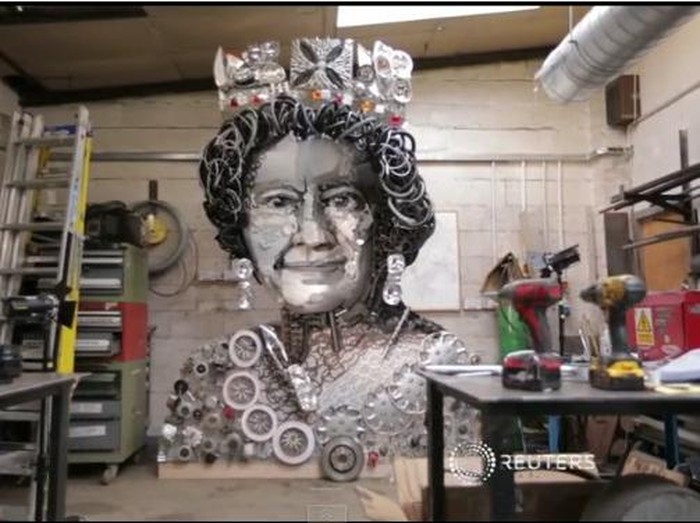 Ultah Ke-90, Pematung Inggris Persembahkan Patung Unik Ratu Elizabeth II