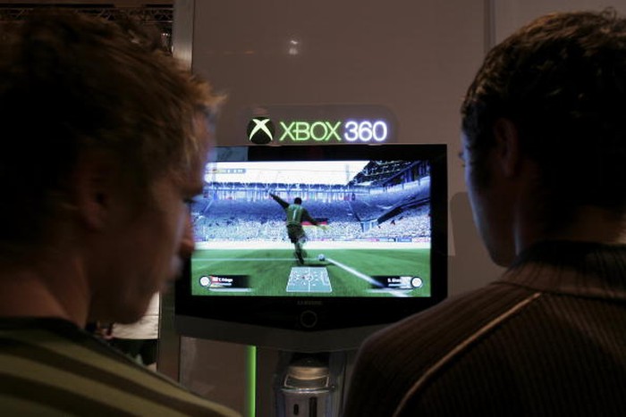 MIAMI BEACH - NOVEMBER 04:  Vicente Galarza plays a game with Microsofts new Kinect controller for the Xbox 360 at the Best Buy store on November 4, 2010 in Miami Beach, Florida. The Kinect went on sale today and uses sensors to read the players body language so controllers are not necessary to play Xbox games with the Kinect.  (Photo by Joe Raedle/Getty Images)