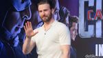 Chris Evans Tanpa Kostum Captain America di Singapura