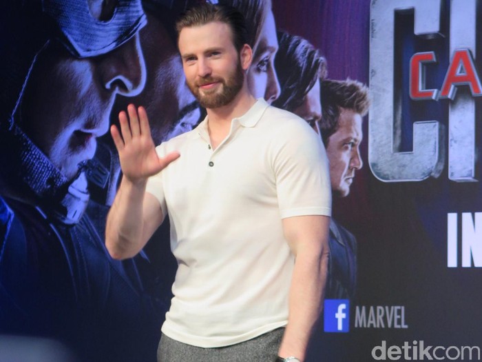Captain America: Civil War Bintang utama Captain America: Civil War menggelar jumpa pers di Singapura