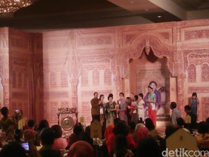 Mufidah Kalla dan Mendagri Hadiri Peluncuran Otobiografi Mooryati Soedibyo