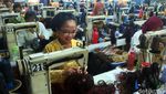 10.696 Kartini Berkebaya Saat Bekerja