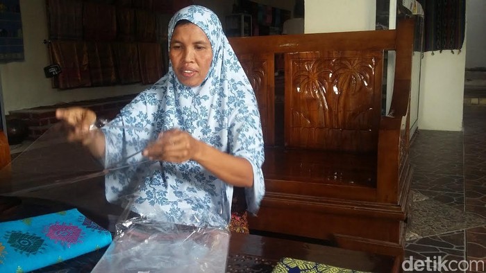 Kartini Masa Kini, Kisah Amini Pejuang Tenun Bagi Kaum Wanita di Praya