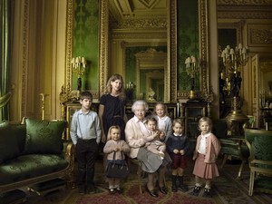 So Cute! Putri Charlotte dan Pangeran George Foto Bareng Ratu Elizabeth