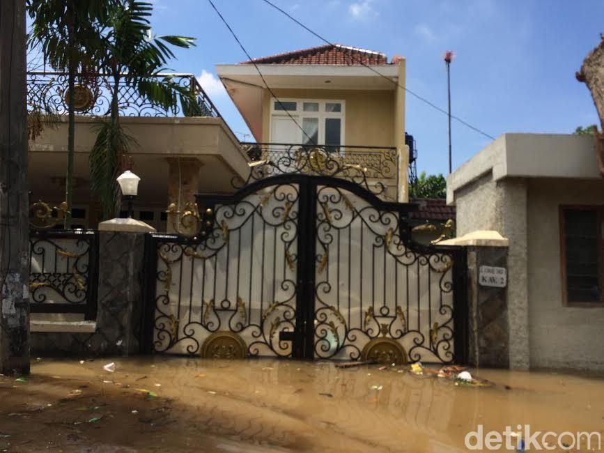 Ini Rumah Wanita Emas di Kemang yang Terendam Air