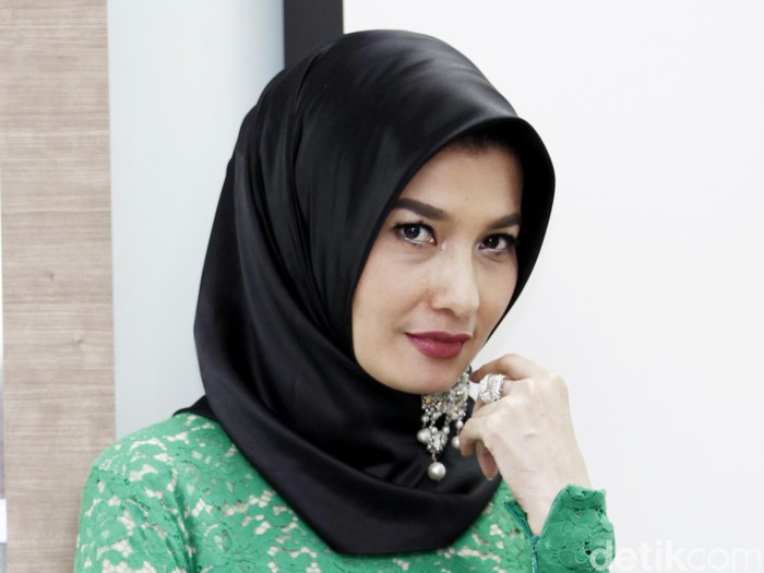 Arzetty Bilbina memiliki nama lengkap Arzetty Bilbina Setiawan saat berkunjung ke kantor detikcom. Reno/detikcom.