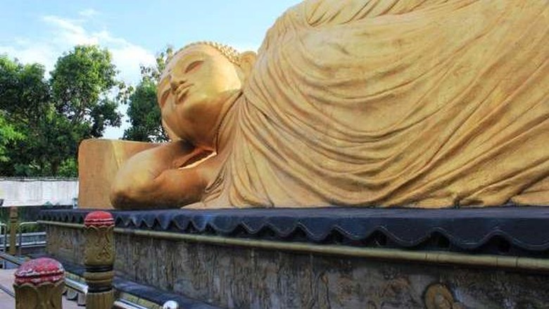 Foto: Patung Buddha tidur di Mojokerto (Dhianna Puspitasari/dTraveler) Foto: Patung Buddha tidur di Mojokerto (Dhianna Puspitasari/dTraveler)