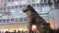 Sebagai penyeberangan tersibuk di dunia, Shibuya Crossing pun menjadi magnet bagi turis dunia. Seringkali Patung Hachiko dijadikan patokan untuk berkumpul oleh turis.  (Anindia Indah/dTraveler)
