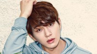 Dalam sesi wawancara pelantun Ring Ding Dong itu bercerita tentang pengalamannya syuting drama Descendants of the Sun. (Kim Hyuk/Cosmopolitan Korea)