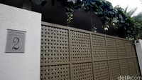 Rumah pribadi Nurhadi beralamat di Jalan hang Lekir VIII. Saking besarnya, rumah ini memiliki beberapa nomor sekaligus, yaitu 2 hingga 6.