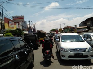 Terjebak 6 Jam di Pondok Gede Bekasi Sejak Pukul 06.00 Akibat Banjir di Hek