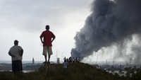Insiden ini melanda kompleks perusahaan minyak negara Pemex yang di kota Veracruz, pada Rabu (20/4) sore waktu setempat. REUTERS/Angel Hernandez.