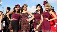 Idol grup bentukan mantan personil Cherrybelle yang kini bernama ABC juga tampak hadir. Mereka tampil dengan busana etnic glam fashion berbahan Tenun Endek Bali asli bernuansa black-red glam color dari Ayu Marissa.