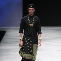 Yajameel by Dato Sri Raja Rezza Shah. Singapore Airlines Cola4ation Indonesia Fashion Week 2016 at Jakarta Convention Center. Senayan. Jakarta. [Foto: Mohammad Abduh/Wolipop]