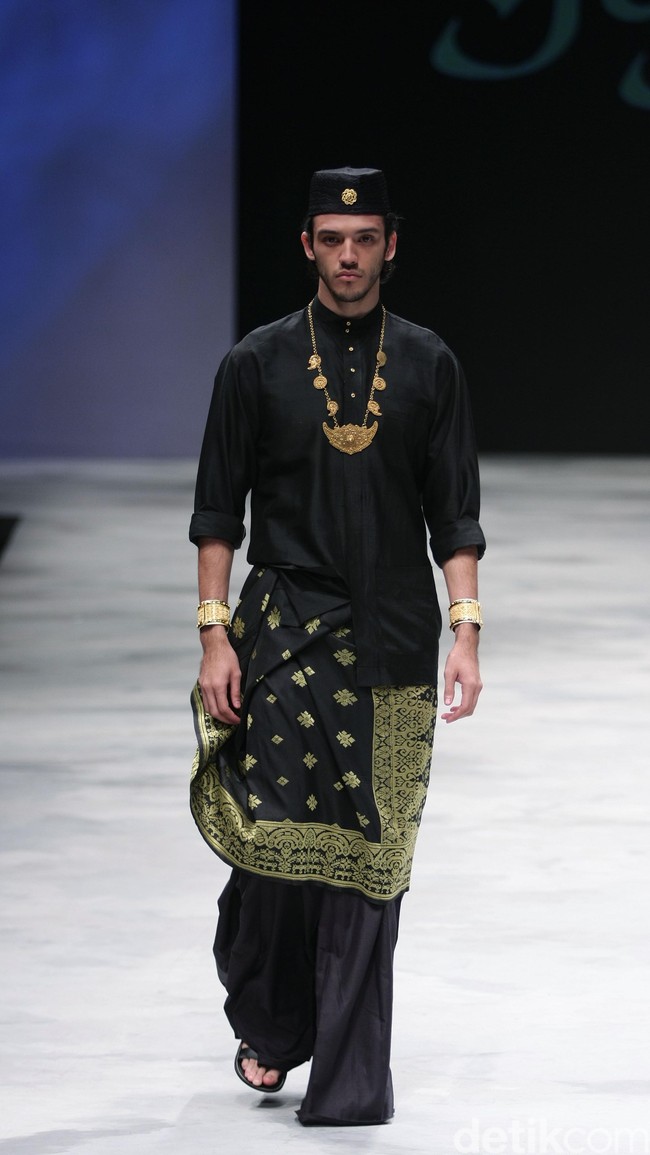Yajameel by Dato Sri Raja Rezza Shah. Singapore Airlines Cola4ation Indonesia Fashion Week 2016 at Jakarta Convention Center. Senayan. Jakarta. [Foto: Mohammad Abduh/Wolipop]