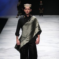 Yajameel by Dato Sri Raja Rezza Shah. Singapore Airlines Cola4ation Indonesia Fashion Week 2016 at Jakarta Convention Center. Senayan. Jakarta. [Foto: Mohammad Abduh/Wolipop]