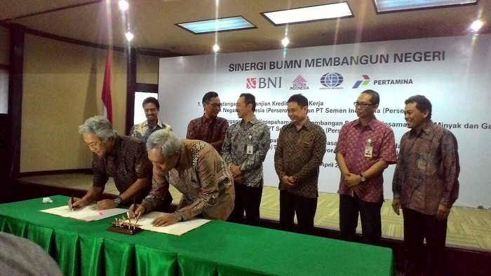 Pertamina Teken MoU Pemanfaatan Tangki BBM Milik Semen Indonesia