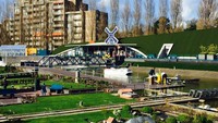 Perahu, jembatan dan berbagai sisi bangunannya dibuat begitu mirip dengan aslinya (Niken/detikTravel)