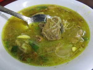 Soto Daging Berkuah Kuning Sedap Ada di 5 Tempat Ini