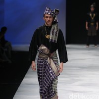 Yajameel by Dato Sri Raja Rezza Shah. Singapore Airlines Cola4ation Indonesia Fashion Week 2016 at Jakarta Convention Center. Senayan. Jakarta. [Foto: Mohammad Abduh/Wolipop]