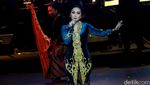 Aksi Sundari Soekotjo di Konser 40 Tahun Berkarya