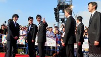 Berlokasi di Naha, Okinawa, Jepang tampak para selebriti mulai berdatangan di red carpet.