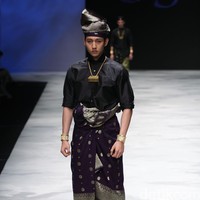 Yajameel by Dato Sri Raja Rezza Shah. Singapore Airlines Cola4ation Indonesia Fashion Week 2016 at Jakarta Convention Center. Senayan. Jakarta. [Foto: Mohammad Abduh/Wolipop]