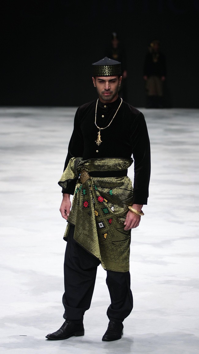 Yajameel by Dato Sri Raja Rezza Shah. Singapore Airlines Cola4ation Indonesia Fashion Week 2016 at Jakarta Convention Center. Senayan. Jakarta. [Foto: Mohammad Abduh/Wolipop]