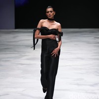 Rizman Ruzaini Fall Winter 2016 Singapore Airlines Cola4ation Indonesia Fashion Week 2016 at Jakarta Convention Center. Senayan. Jakarta. [Foto: Mohammad Abduh/Wolipop]