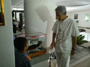 Serunya Daffa Bertemu Gubernur Ganjar, Dapat Buku dan Miniatur Kapal
