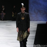 Yajameel by Dato Sri Raja Rezza Shah. Singapore Airlines Cola4ation Indonesia Fashion Week 2016 at Jakarta Convention Center. Senayan. Jakarta. [Foto: Mohammad Abduh/Wolipop]