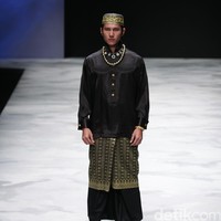 Yajameel by Dato Sri Raja Rezza Shah. Singapore Airlines Cola4ation Indonesia Fashion Week 2016 at Jakarta Convention Center. Senayan. Jakarta. [Foto: Mohammad Abduh/Wolipop]