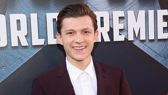 Tom Holland Sebut Kostum Spider-Man Teknologi Paling Canggih