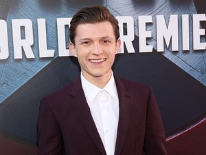 Tom Holland Sebut Kostum Spider-Man Teknologi Paling Canggih