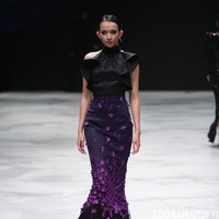 Rizman Ruzaini Fall Winter 2016 Singapore Airlines Cola4ation Indonesia Fashion Week 2016 at Jakarta Convention Center. Senayan. Jakarta. [Foto: Mohammad Abduh/Wolipop]