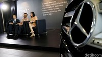 Mobil Mercy bekas memiliki sertifikasi dengan riwayat full service, multipoint technical checklist yang terperinci, dokumentasi yang lengkap dan jaminan yang didukung oleh Allianz. Foto: Rengga Sancaya.