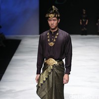 Yajameel by Dato Sri Raja Rezza Shah. Singapore Airlines Cola4ation Indonesia Fashion Week 2016 at Jakarta Convention Center. Senayan. Jakarta. [Foto: Mohammad Abduh/Wolipop]