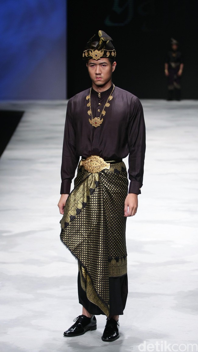 Yajameel by Dato Sri Raja Rezza Shah. Singapore Airlines Cola4ation Indonesia Fashion Week 2016 at Jakarta Convention Center. Senayan. Jakarta. [Foto: Mohammad Abduh/Wolipop]