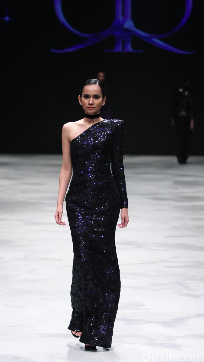 Rizman Ruzaini Fall Winter 2016 Singapore Airlines Cola4ation Indonesia Fashion Week 2016 at Jakarta Convention Center. Senayan. Jakarta. [Foto: Mohammad Abduh/Wolipop]