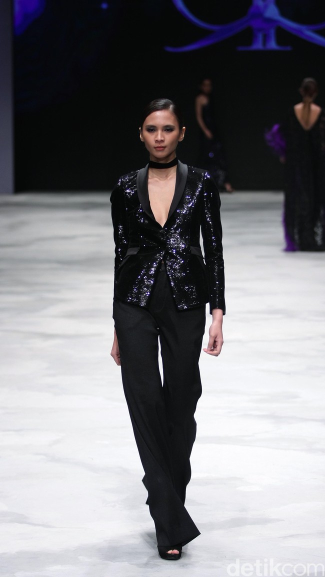 Rizman Ruzaini Fall Winter 2016 Singapore Airlines Cola4ation Indonesia Fashion Week 2016 at Jakarta Convention Center. Senayan. Jakarta. [Foto: Mohammad Abduh/Wolipop]