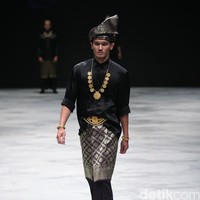 Yajameel by Dato Sri Raja Rezza Shah. Singapore Airlines Cola4ation Indonesia Fashion Week 2016 at Jakarta Convention Center. Senayan. Jakarta. [Foto: Mohammad Abduh/Wolipop]